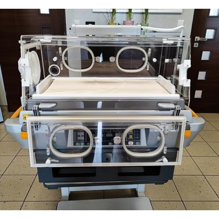 ATOM Medical V-808 neonatal incubator