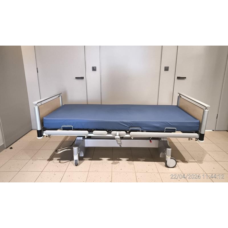 Volker 960-2 electric patient bed