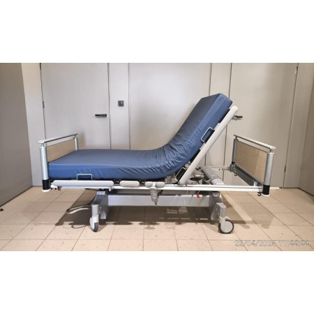 Volker 960-2 electric patient bed