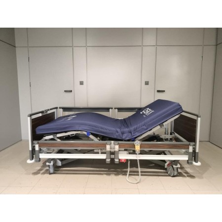 Electric patient bed Linet Image 3